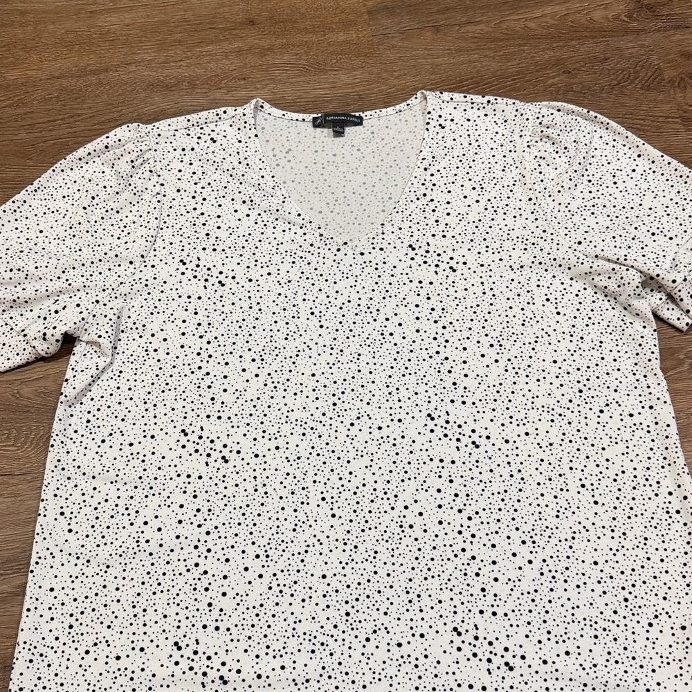 Adrianna Papell Black and White V Neck Puff Sleeve Speckled Blouse - Picture 4 of 6